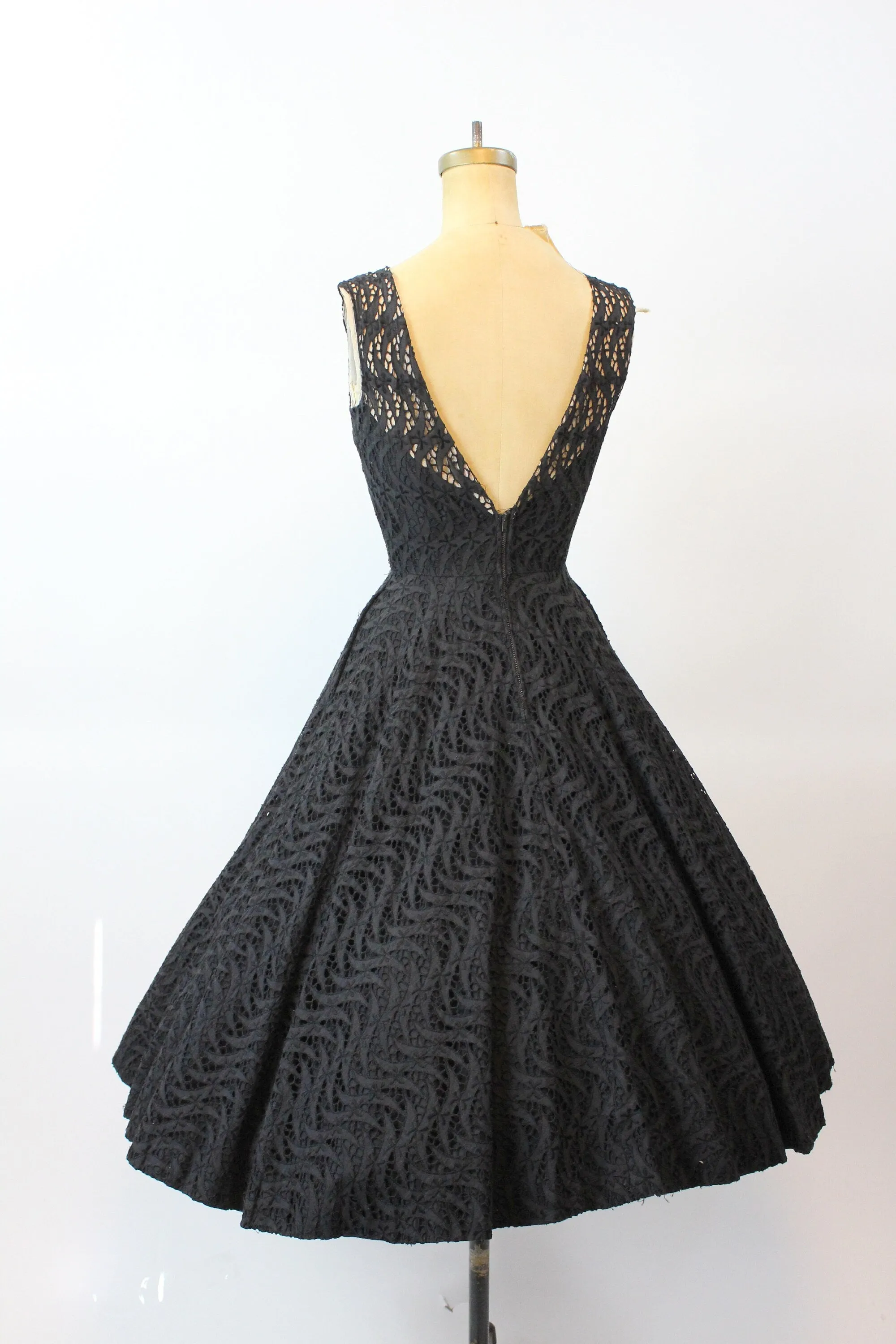 1950s MADELEINE FAUTH EYELET cotton dress xs | new spring summer