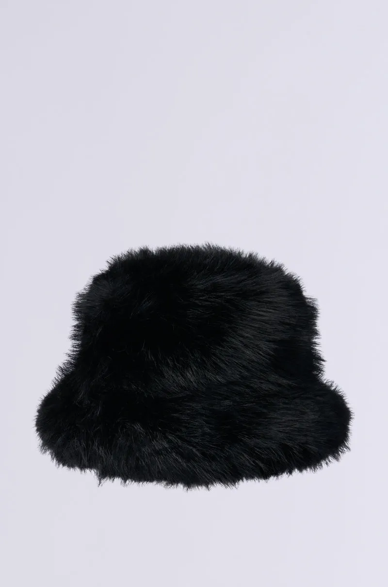 APRES SKI FAUX FUR BUCKET HAT IN BLACK