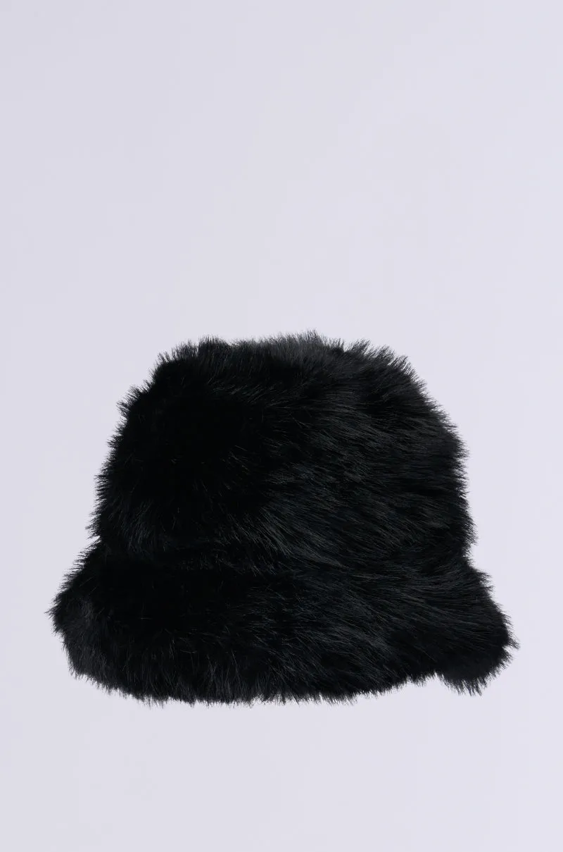 APRES SKI FAUX FUR BUCKET HAT IN BLACK