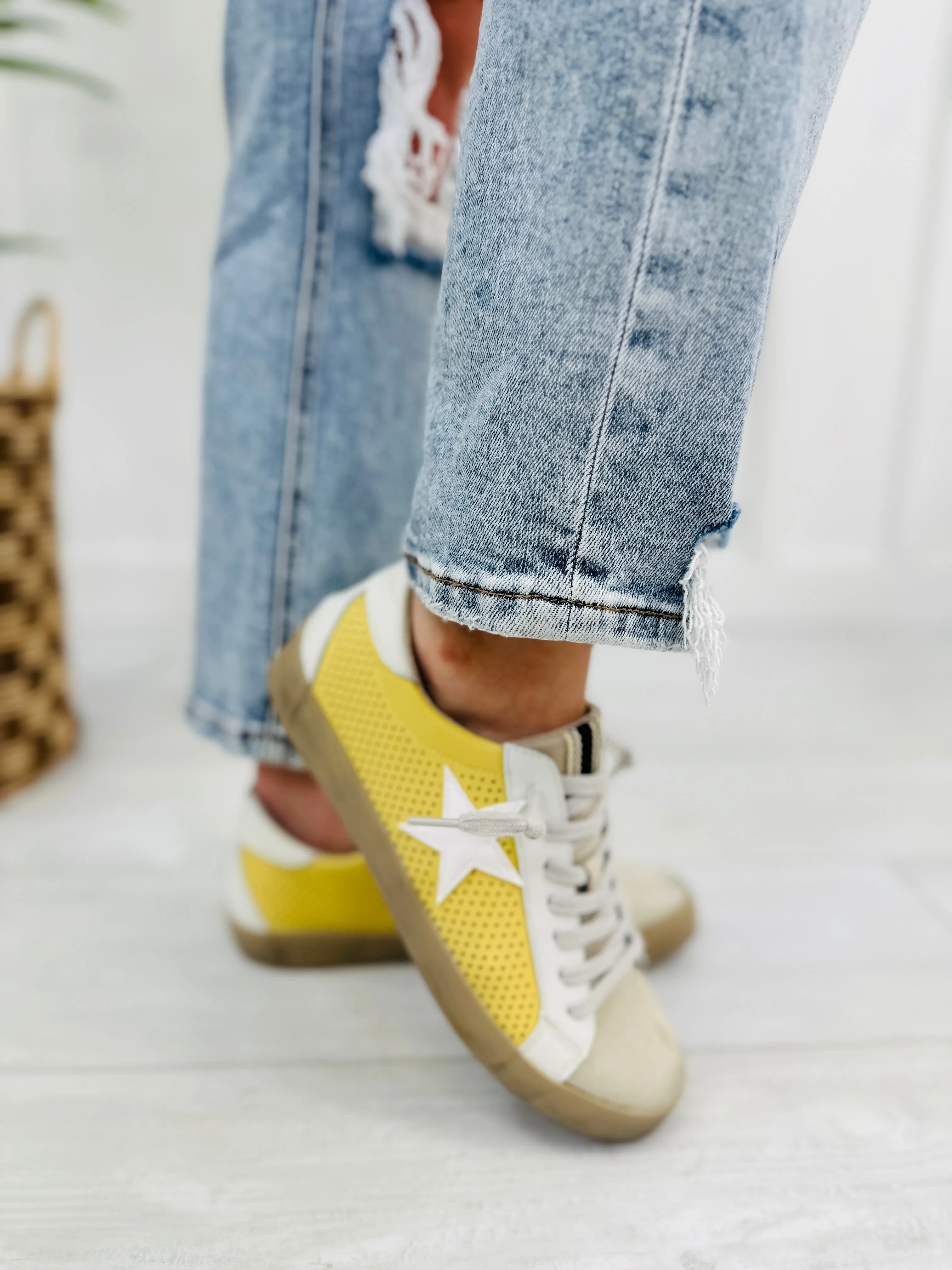 Contagious Energy Sneakers In Yellow