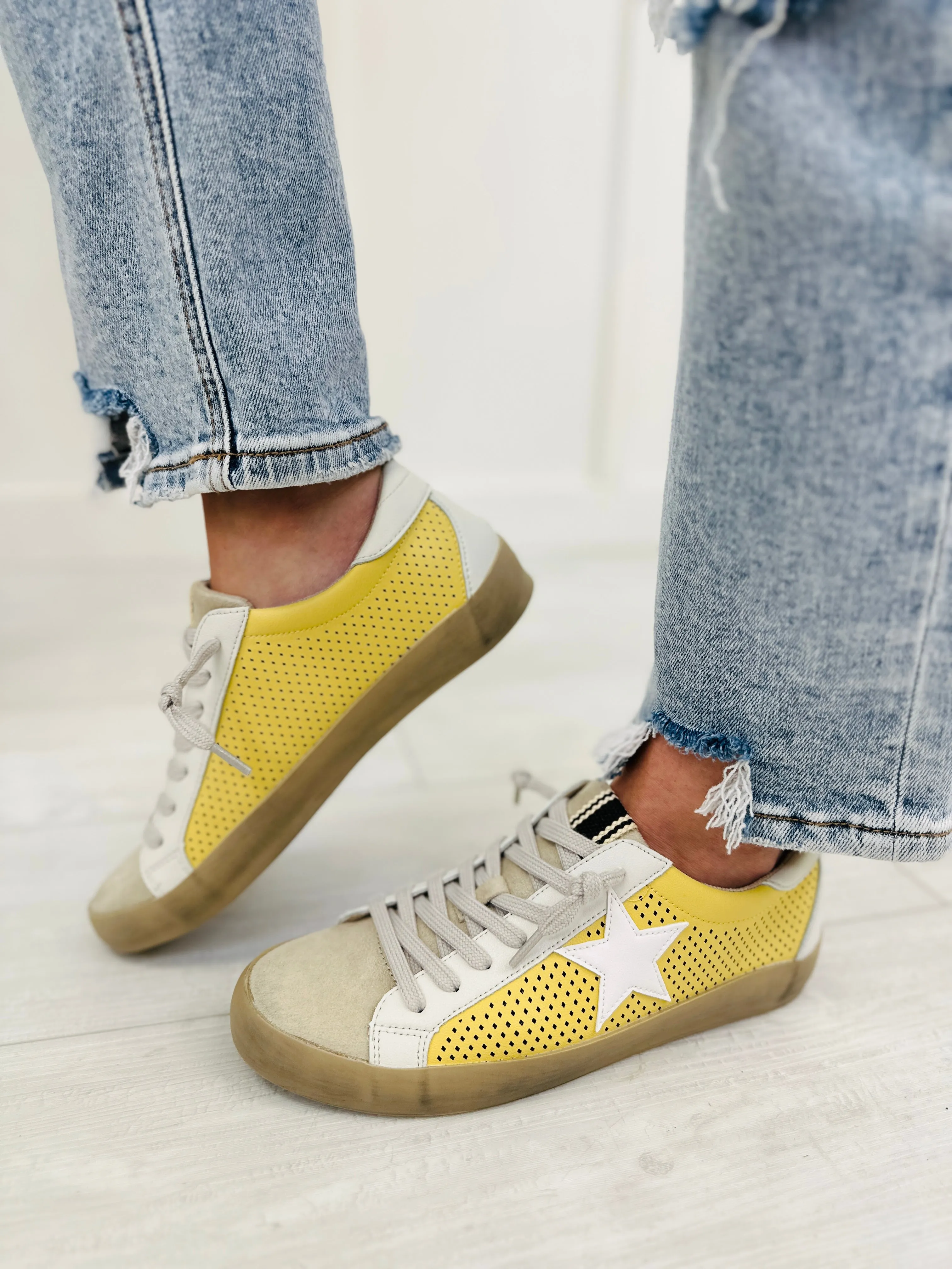 Contagious Energy Sneakers In Yellow