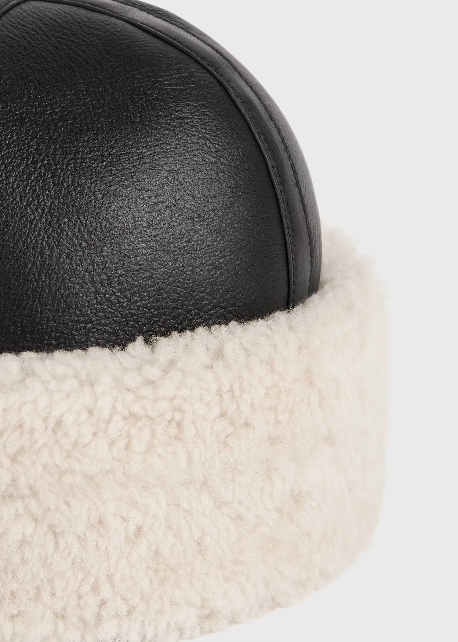 Shearling winter hat black/off white