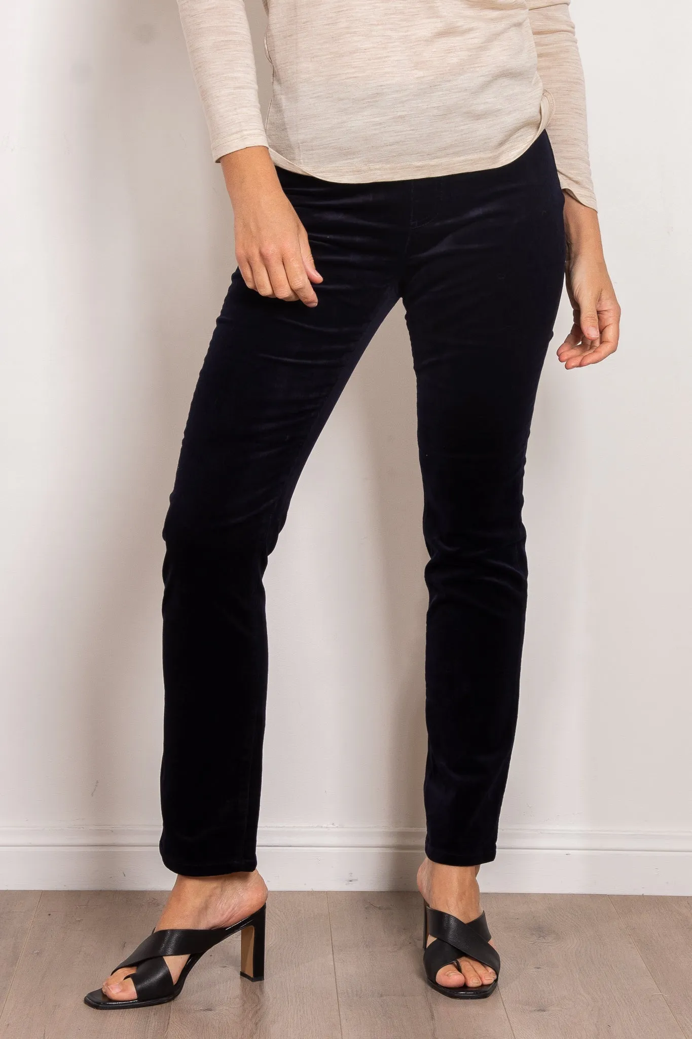 Vassalli Slim Straight Leg Corduroy Pull On Pant