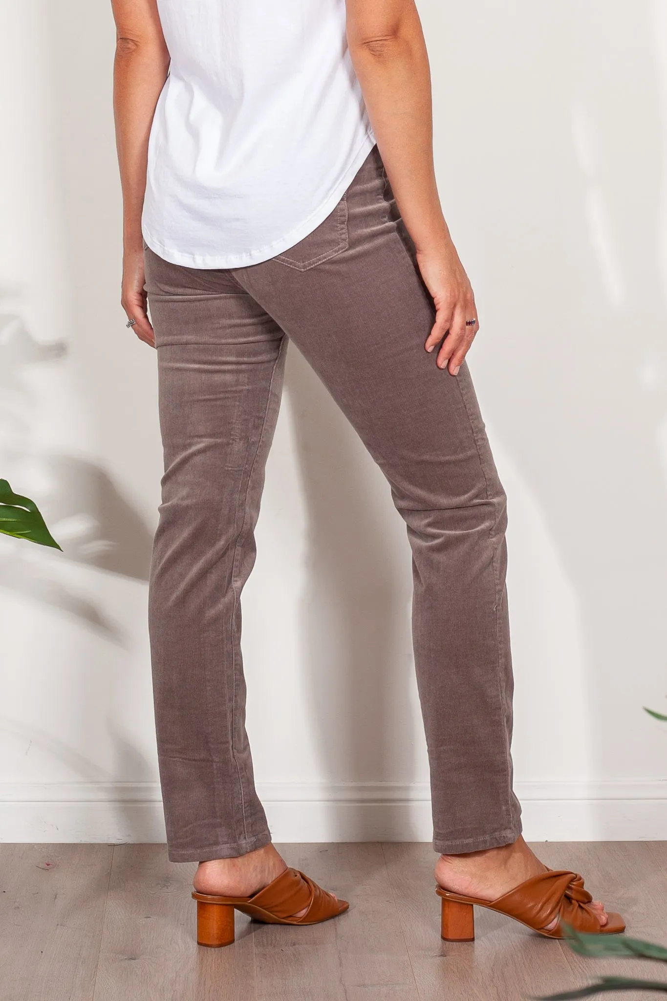 Vassalli Slim Straight Leg Corduroy Pull On Pant