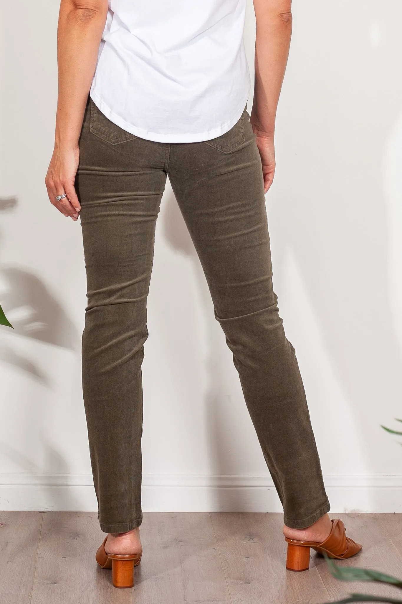 Vassalli Slim Straight Leg Corduroy Pull On Pant