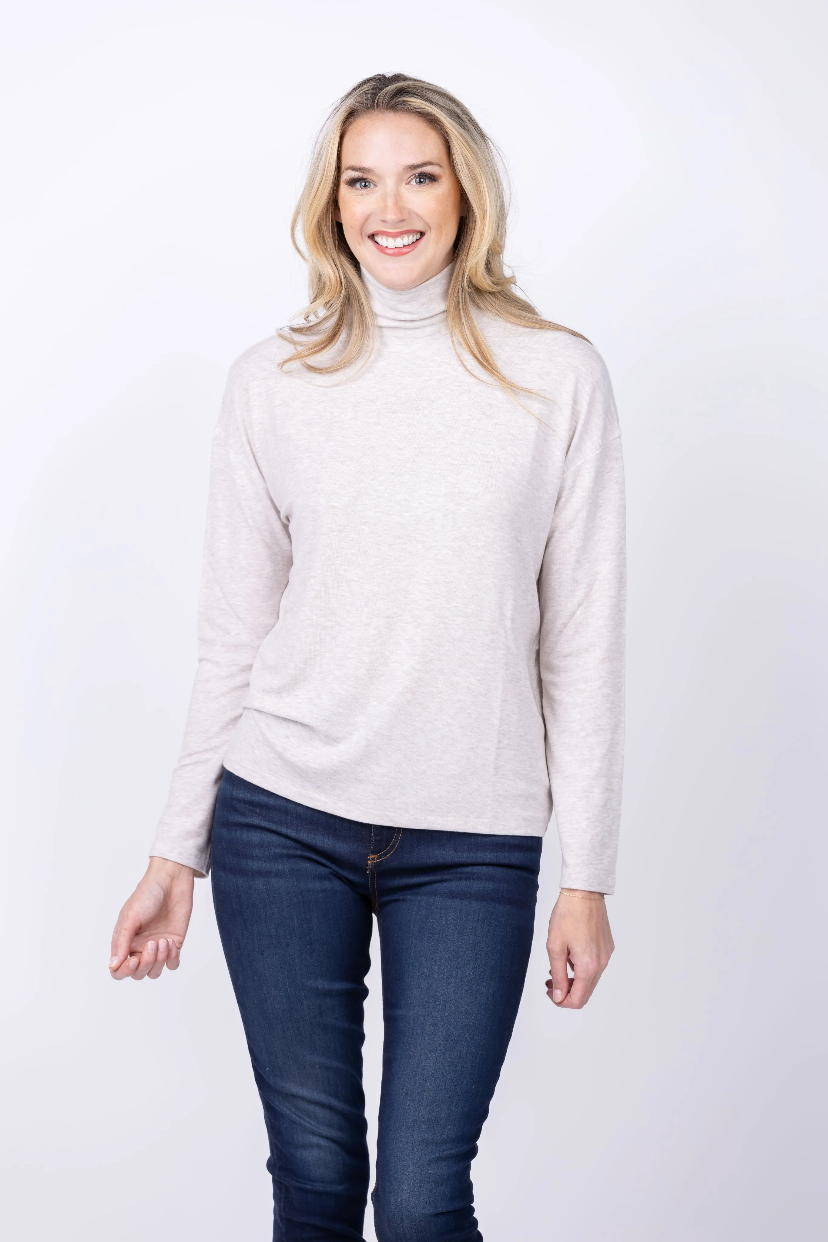 Vince Relaxed Long Sleeve Turtleneck in Heather Ceramic